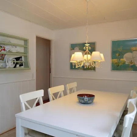 Semesterbostad Three-bedroom In Idestrup Bøtø By
