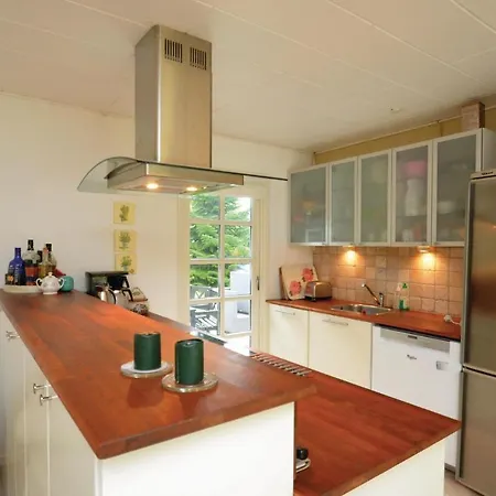 Semesterbostad Three-bedroom In Idestrup *