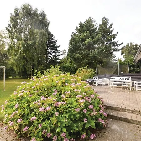 Semesterbostad Three-bedroom In Idestrup